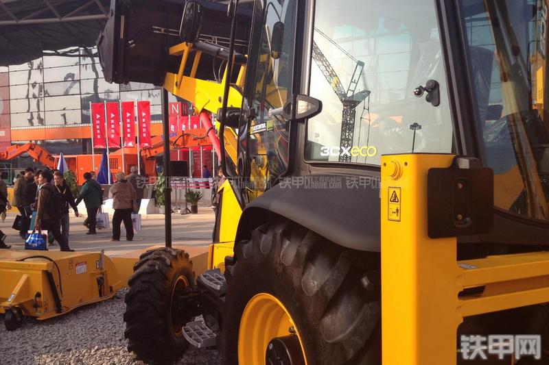 杰西博3CX-ECO挖掘装载机局部