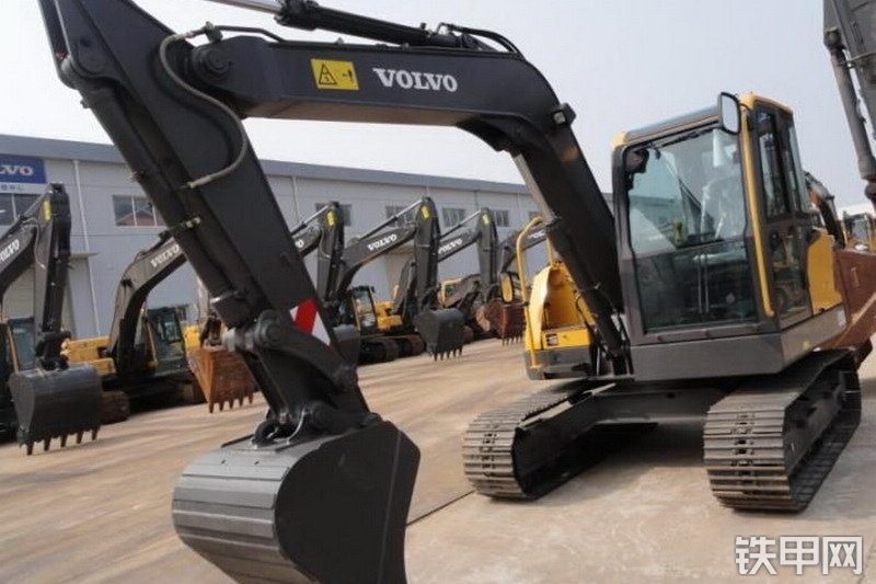 沃尔沃EC80D挖掘机整机外观