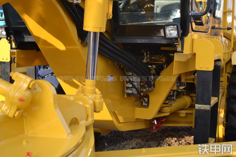 柳工CLG418IV平地机局部