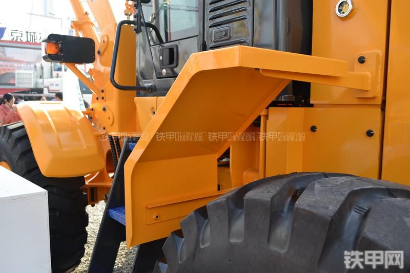 现代HL830K装载机局部