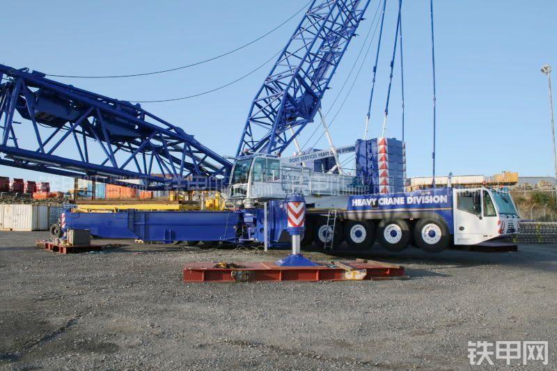 特雷克斯TC2800-1起重机整机外观