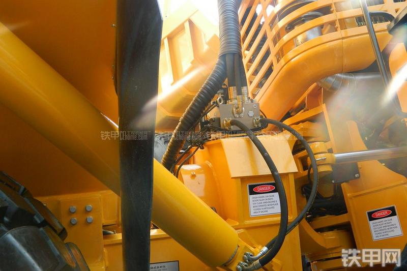 徐工DAE60非公路自卸车局部