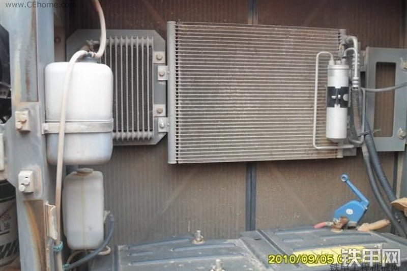 日立ZX210H-3挖掘机局部