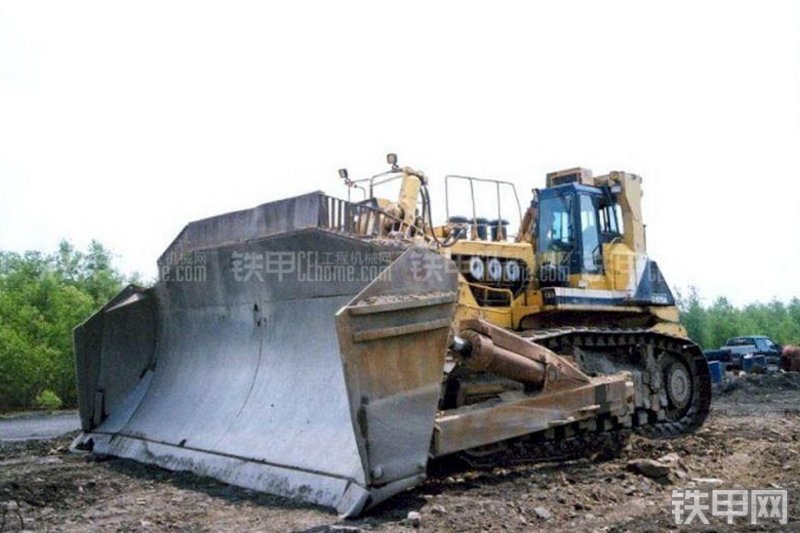 小松D575A-3推土机整机外观