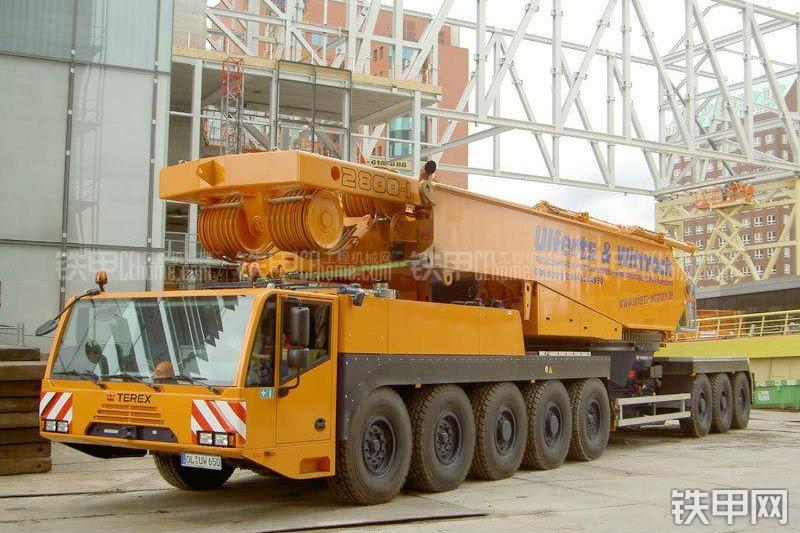 特雷克斯TC2800-1起重机局部