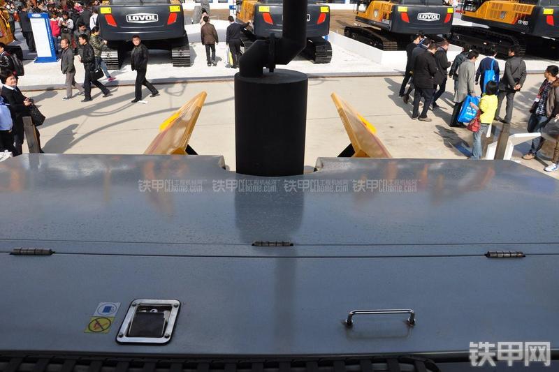 新筑股份MT9000S-II沥青摊铺机局部