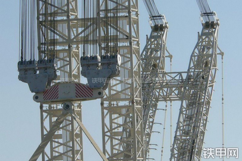 特雷克斯CC8800起重机局部