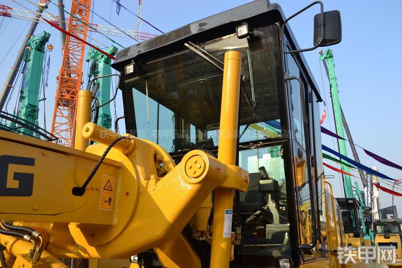 柳工CLG418IV平地机局部