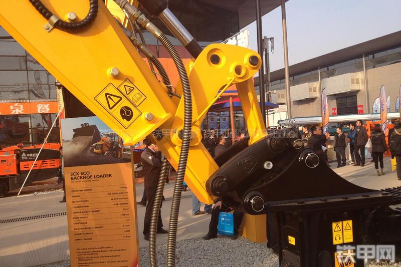 杰西博3CX-ECO挖掘装载机局部