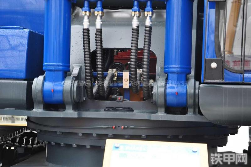 恒天九五JV365LC挖掘机局部