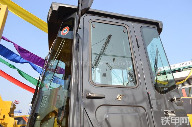 柳工CLG835装载机局部