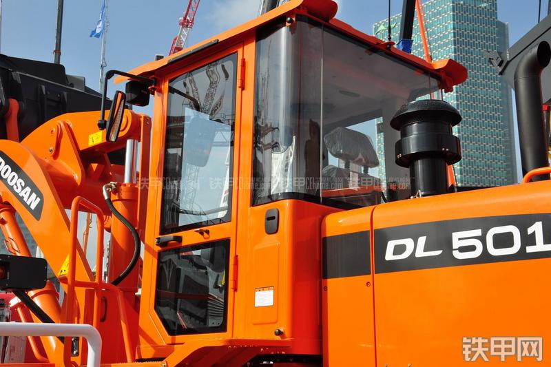 迪万伦DL501装载机局部