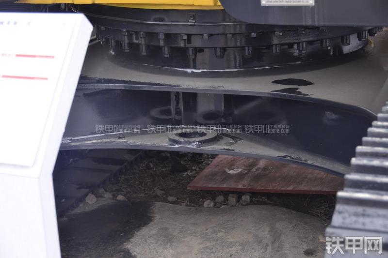 洛阳路通LT150挖掘机局部