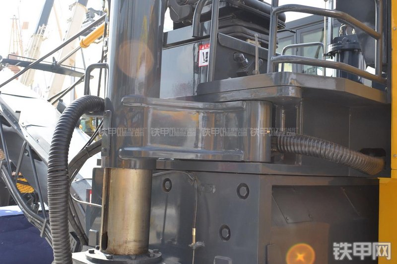 天工LXL1200F铣刨机局部