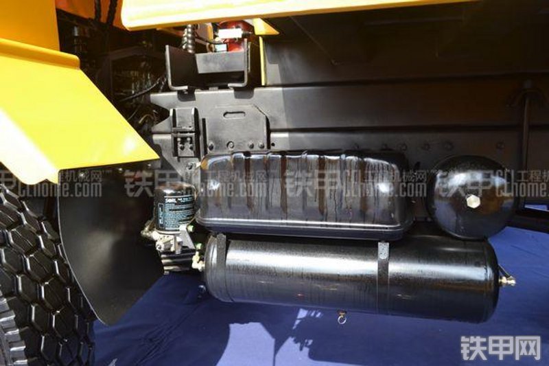 国机洛建GZL3606非公路自卸车局部