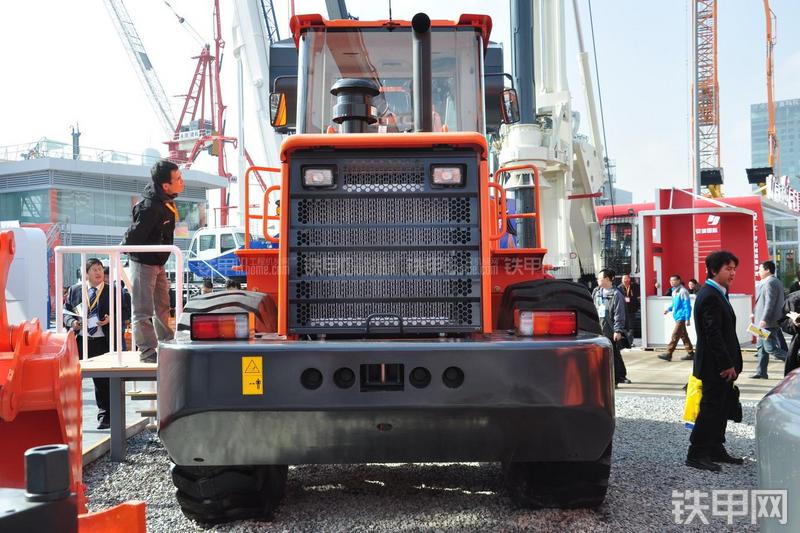 迪万伦DL501装载机局部