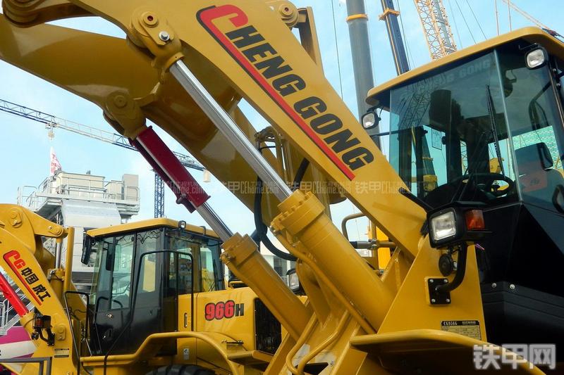 成工CG956G装载机局部