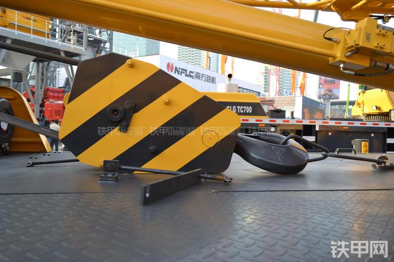 柳工CLG-TC200起重机局部