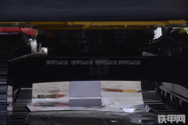 洛阳路通LT150挖掘机局部