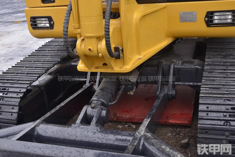 洛阳路通LT70挖掘机局部