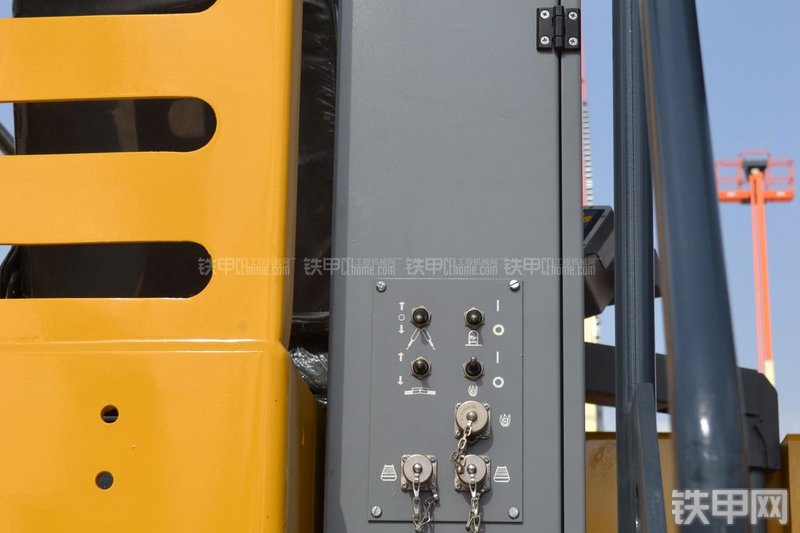 天工WTL6000B沥青摊铺机局部