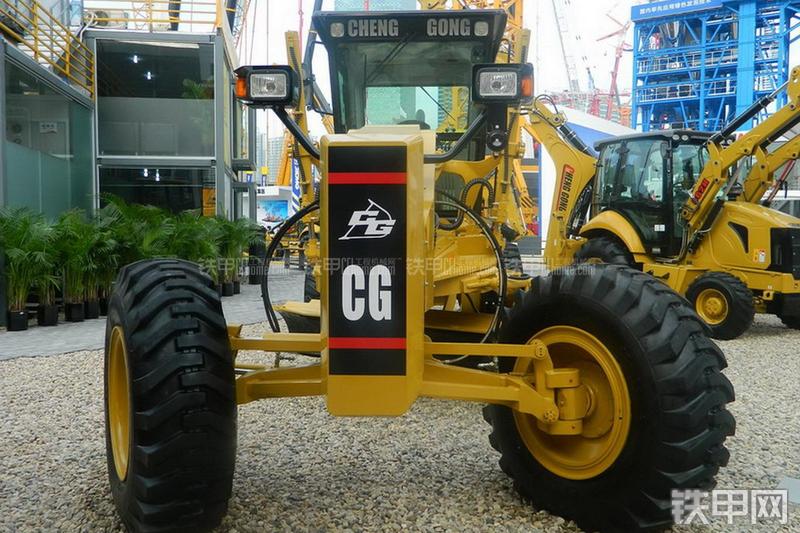 成工MG1320C平地机局部