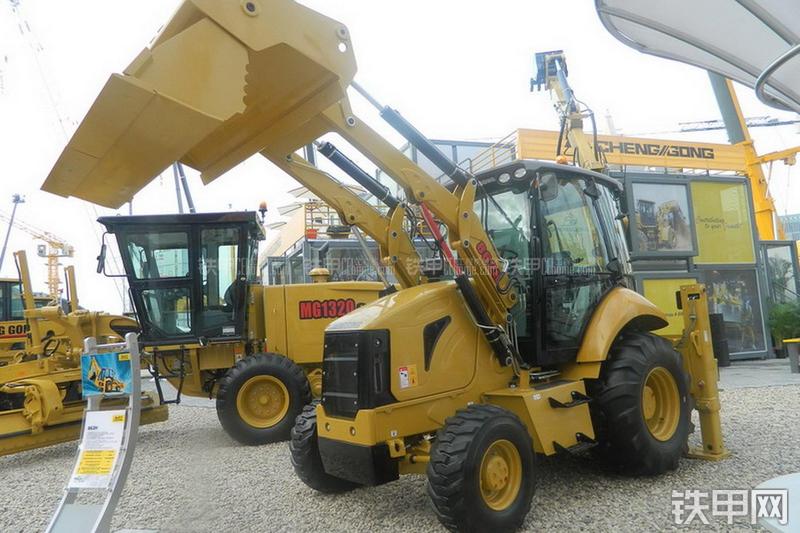 成工862H挖掘装载机整机外观