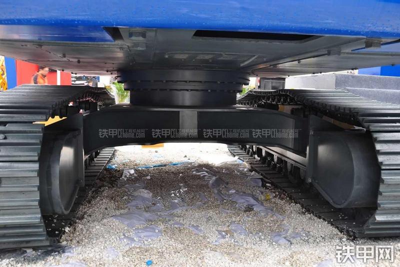 恒天九五JV365LC挖掘机局部