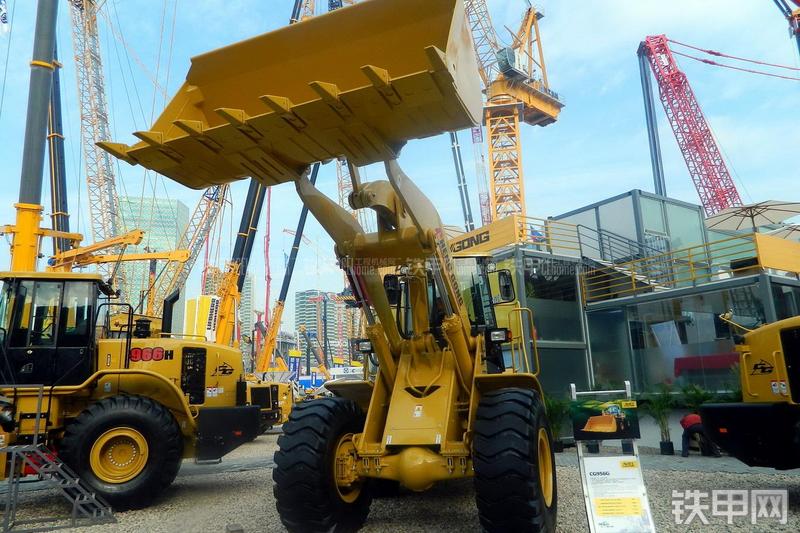 成工CG956G装载机局部