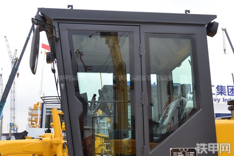 天工PY120M平地机局部