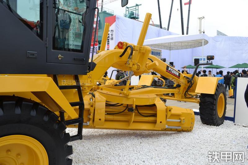 天工PY200M平地机局部