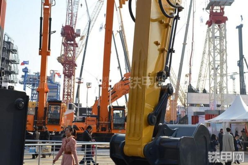 柳工CLG930E挖掘机局部