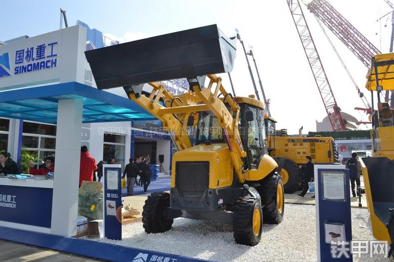 天工WZ30-25挖掘装载机整机外观