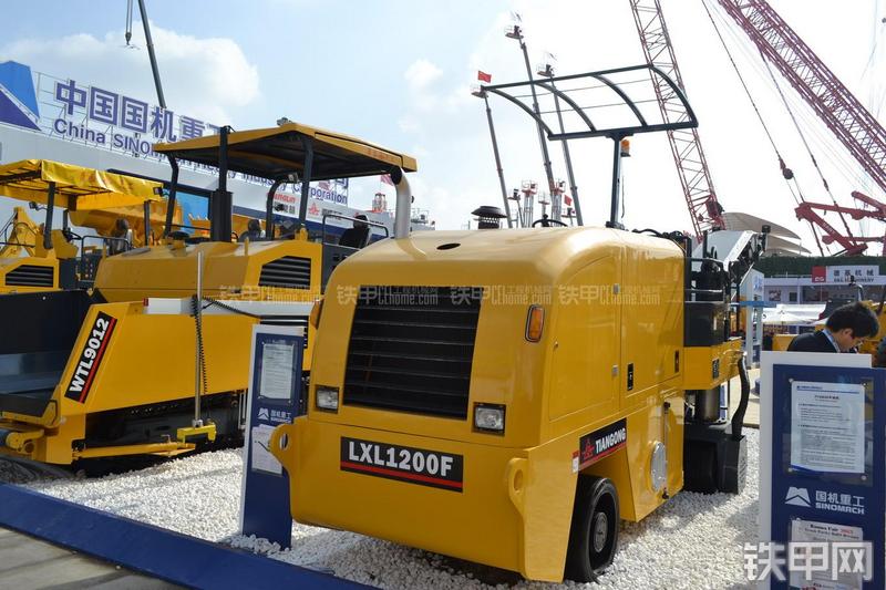 天工LXL1200F铣刨机局部