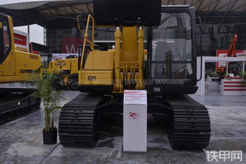 洛阳路通LT150挖掘机整机外观