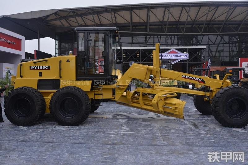 洛阳路通PY165C平地机局部