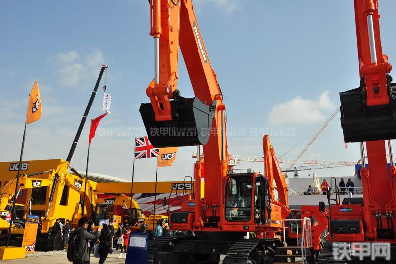 迪万伦DX500LC挖掘机整机外观