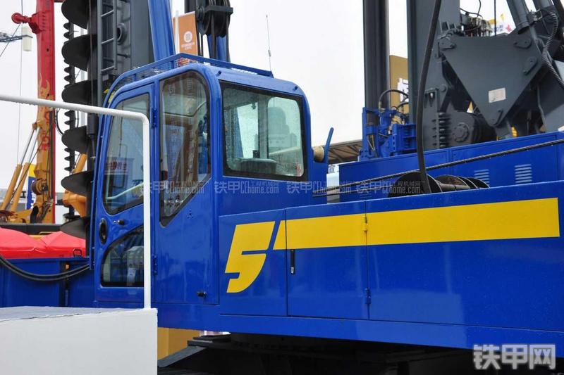 恒天九五JU90长螺旋钻机整机外观