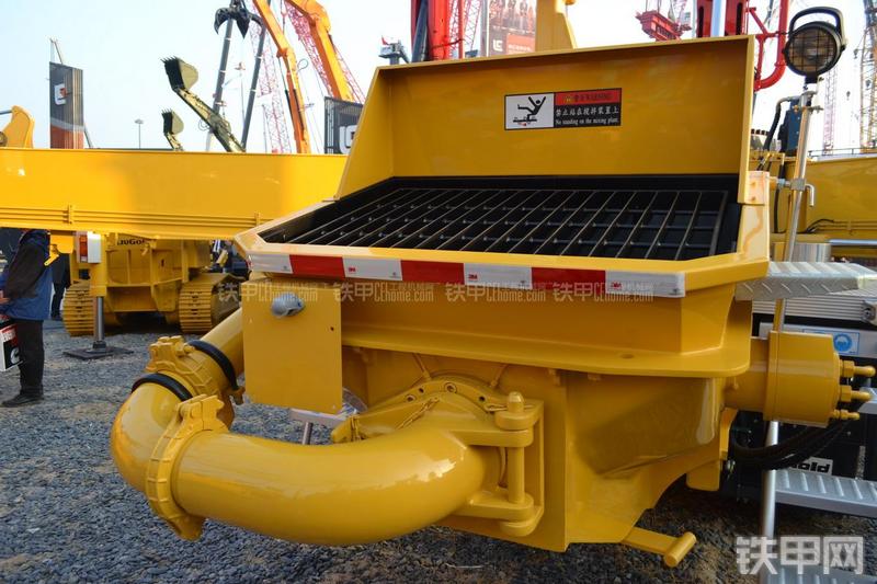 鸿得利HDL5431THB(5664E)泵车局部