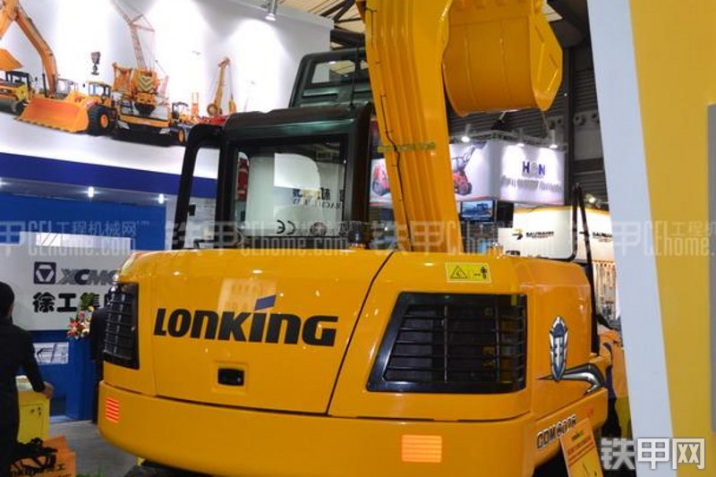 龙工CDM6075挖掘机局部