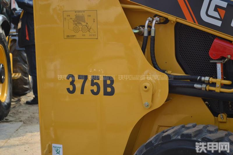 柳工CLG375B滑移装载机局部