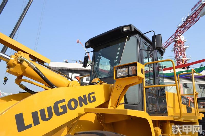 柳工CLG856叉装式叉装车局部