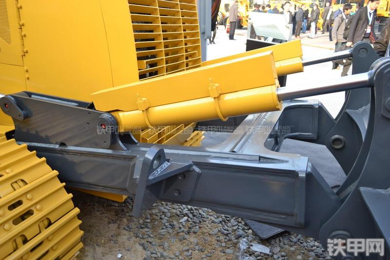 柳工CLGB110推土机局部