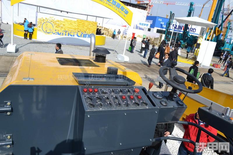 天工LXL1200F铣刨机局部