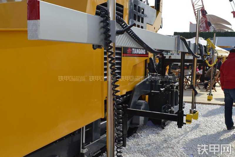 天工WTL6000B沥青摊铺机局部