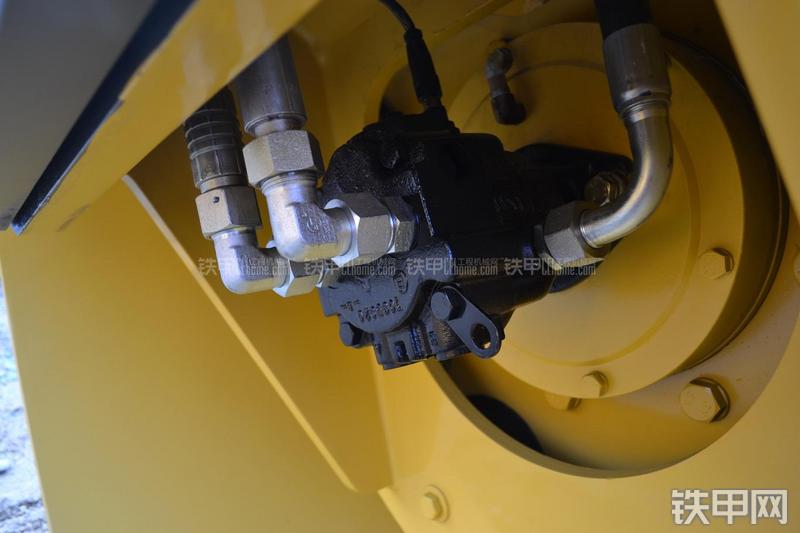 柳工CLG6214压路机局部