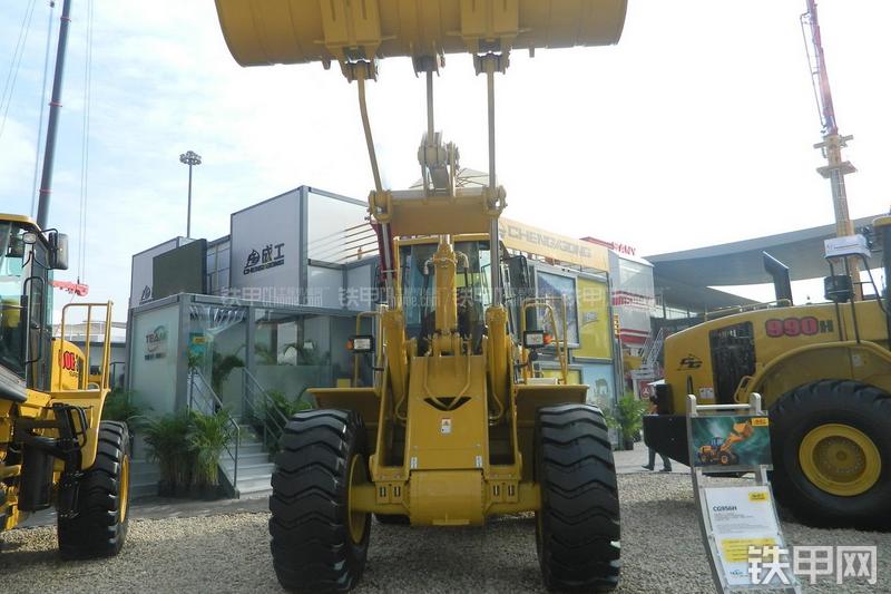 成工CG956H装载机整机外观