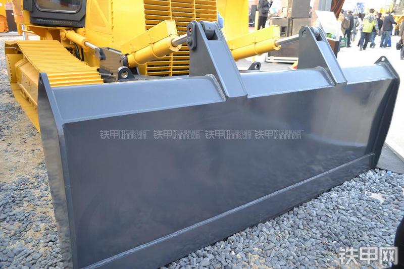 柳工CLGB110推土机局部