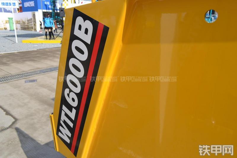 天工WTL6000B沥青摊铺机局部