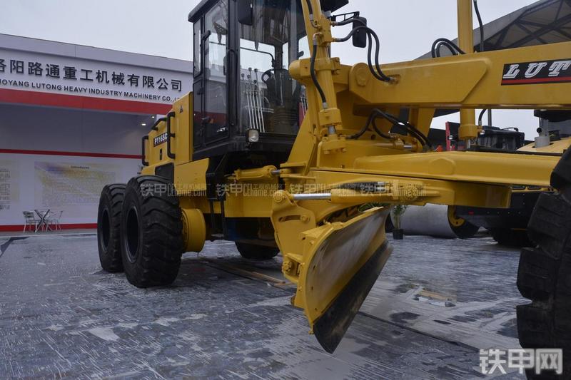 洛阳路通PY165C平地机局部